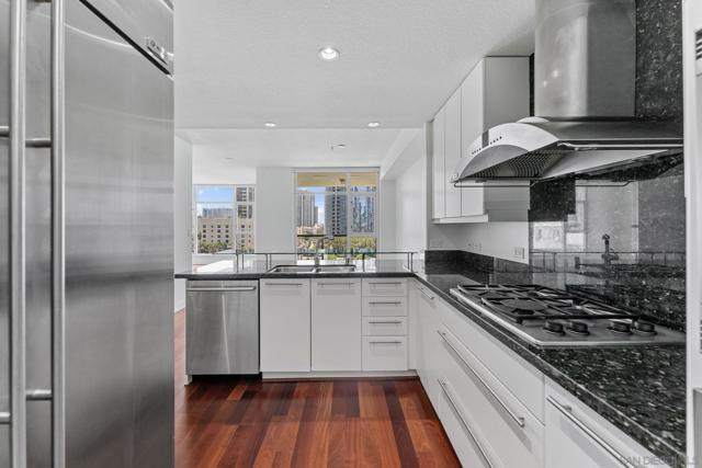 1199 Pacific Hwy, San Diego CA: https://media.crmls.org/mediaz/5fe5bd11-e0bd-4517-800c-9f636486e865.jpg