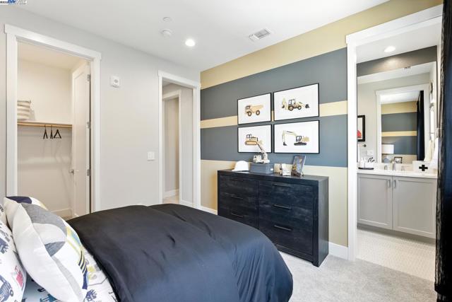 1670 Larkspur Street, Alameda CA: https://media.crmls.org/mediaz/5fe5c863-c5d4-4476-90d4-66c2e73e697b.jpg