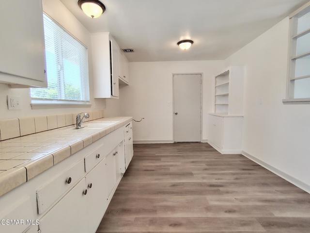 1663 Anderson Street, Simi Valley CA: https://media.crmls.org/mediaz/5fe5d7be-09ee-46c8-b320-402e386d3148.jpg