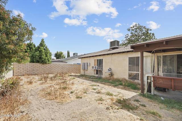 887 Erringer Road, Simi Valley CA: https://media.crmls.org/mediaz/5fe5f2f8-1ecd-4a1b-a000-4d3b8c7a8fd6.jpg