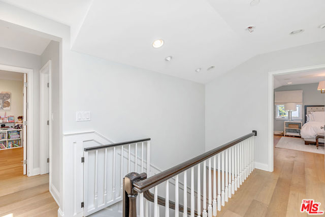 328 El Camino Drive, Beverly Hills CA: https://media.crmls.org/mediaz/5fe631f8-2a47-4a1a-a052-d4a04b151997.jpg
