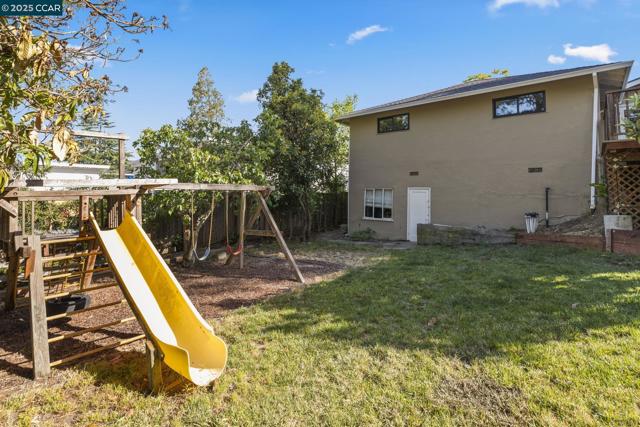 3348 Betty Ln, Lafayette CA: https://media.crmls.org/mediaz/5fe6b437-0c1f-4f8f-9179-a884bd8efda0.jpg