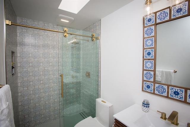 1047 Highland Dr, Del Mar CA: https://media.crmls.org/mediaz/5fe6cfbf-e3f6-4daa-a5d8-ac64c4b15ff4.jpg