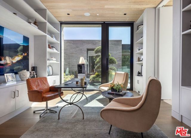 1335 Carla Lane, Beverly Hills CA: https://media.crmls.org/mediaz/5fe76300-9ecc-489a-8625-857daa82a9c9.jpg