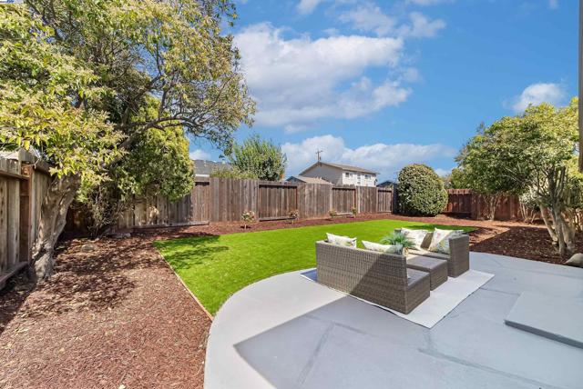 7421 Brookdale Ct, Dublin CA: https://media.crmls.org/mediaz/5fe84ffe-9d50-4ab2-aa1e-d7c683d1f1ca.jpg