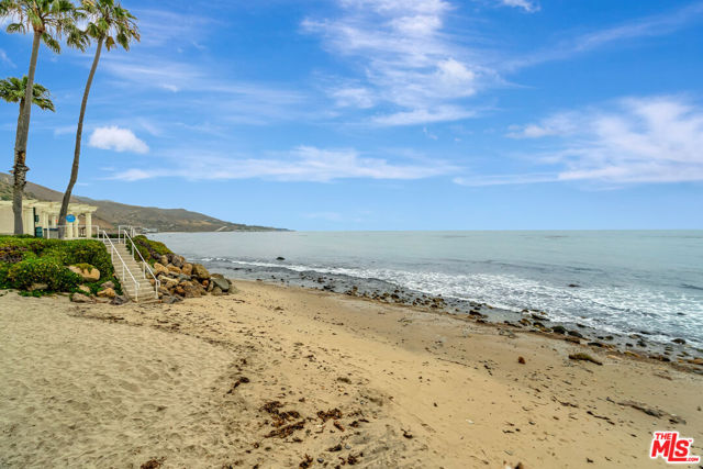 26636 Latigo Shore Drive, Malibu CA: https://media.crmls.org/mediaz/5fe856fd-5bae-4ad7-9c19-be2154214642.jpg