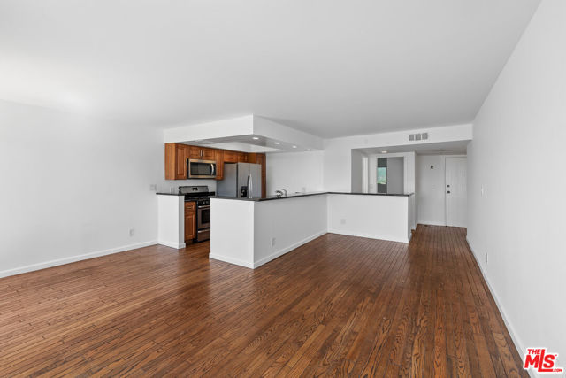 2700 Cahuenga Boulevard, Los Angeles CA: https://media.crmls.org/mediaz/5fe86242-5bc6-44c1-ad90-7eb4f8416ef2.jpg