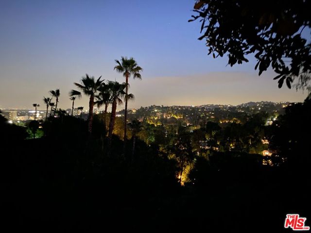 16840 Oak View Drive, Encino CA: https://media.crmls.org/mediaz/5fe8a2f2-9628-4e63-a617-7cc2bcffca41.jpg