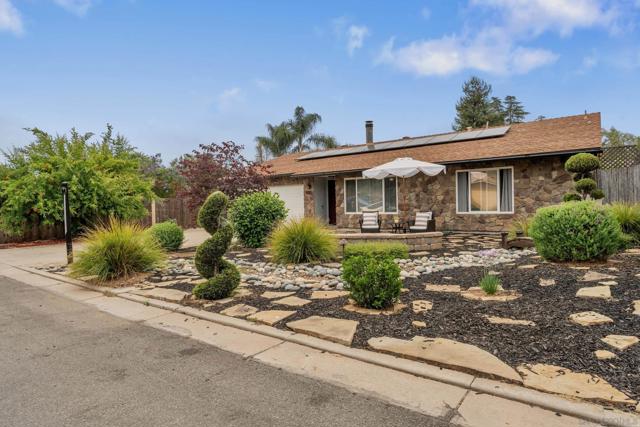 13340 Miguel Garden Way, Poway CA: https://media.crmls.org/mediaz/5fe8d774-a876-46ae-b58b-451d9638a661.jpg