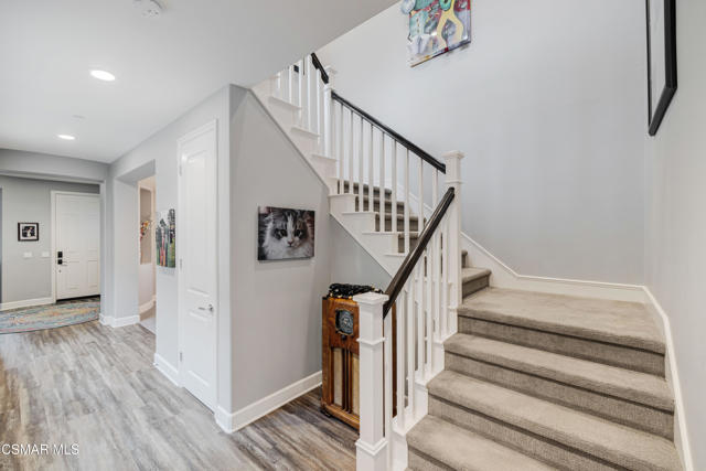 6923 Ridgemark Court, Moorpark CA: https://media.crmls.org/mediaz/5fe8e25d-04ae-42fa-8df1-68951c051a6a.jpg