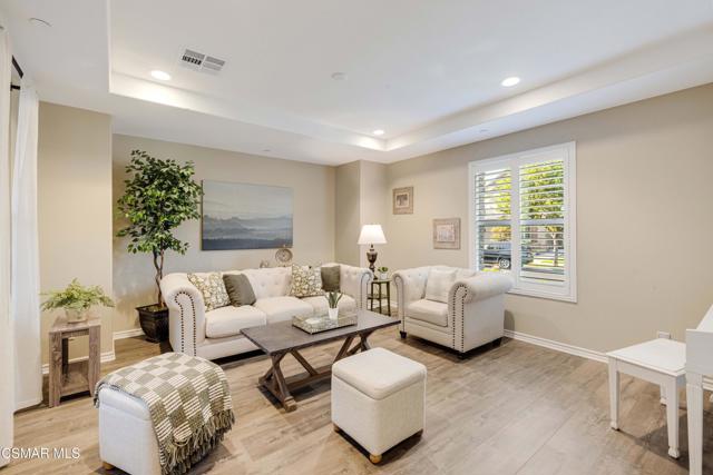 13170 Bent Grass Place, Moorpark CA: https://media.crmls.org/mediaz/5fe96aaf-226e-477e-b4d4-6faf96c73570.jpg