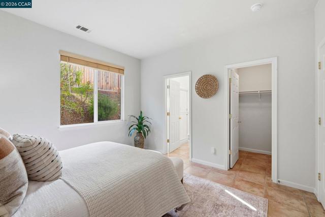 Image 35 of 59 For 868 Deer Spring Cir