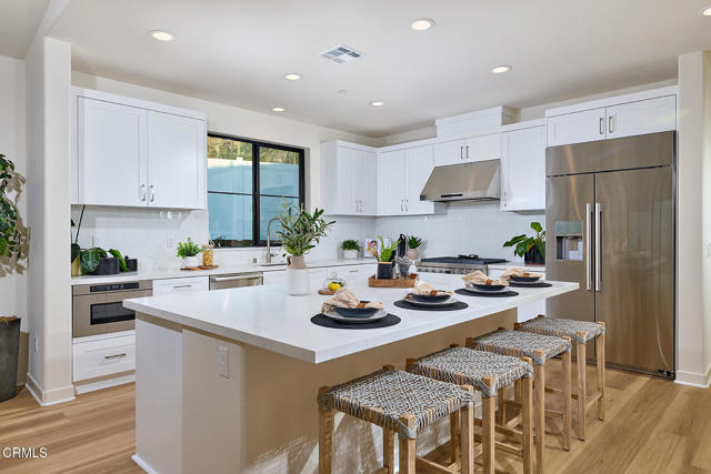 Detail Gallery Image 2 of 36 For 3245 Arrowhead Ct, Altadena,  CA 91001 - 4 Beds | 3/1 Baths