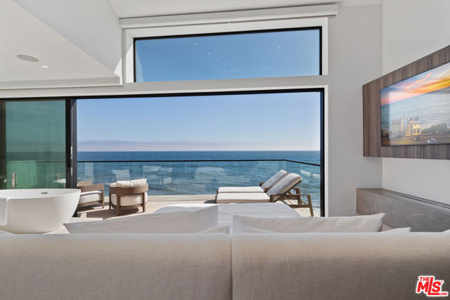 18954 Pacific Coast Highway, Malibu CA: https://media.crmls.org/mediaz/5fea0cd5-f6b8-48db-9526-2e2f03cec66f.jpg