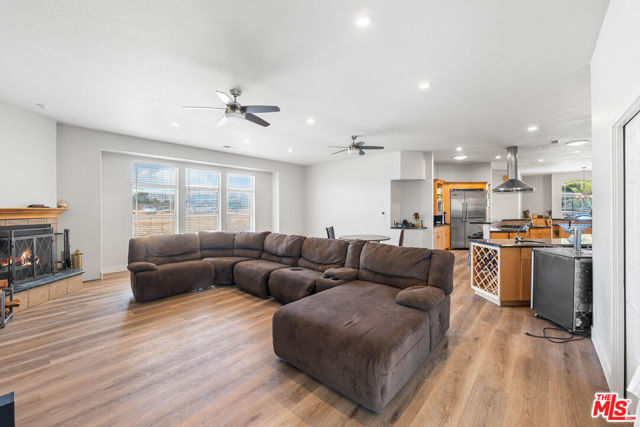 42094 W 21st Street, Lancaster CA: https://media.crmls.org/mediaz/5fea31a6-0a2f-40f8-96a4-077044e77e04.jpg
