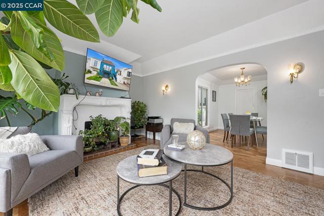 1923 28th Ave, San Francisco CA: https://media.crmls.org/mediaz/5fea3847-c37e-409e-8db9-38bdf2d25ac1.jpg