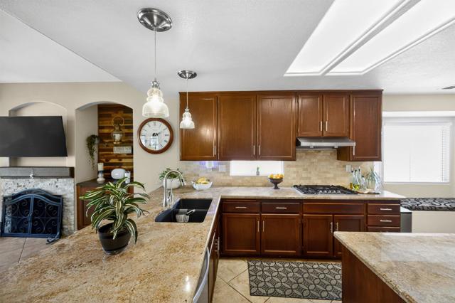 Detail Gallery Image 6 of 28 For 40455 via Tapadero, Murrieta,  CA 92562 - 3 Beds | 2/1 Baths