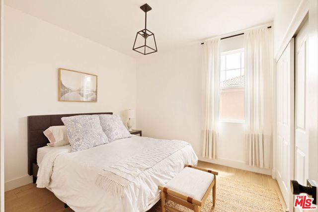 24229 La Montura Drive, Valencia CA: https://media.crmls.org/mediaz/5feab990-f6a0-4ec3-b8fe-b3a02c723fc8.jpg