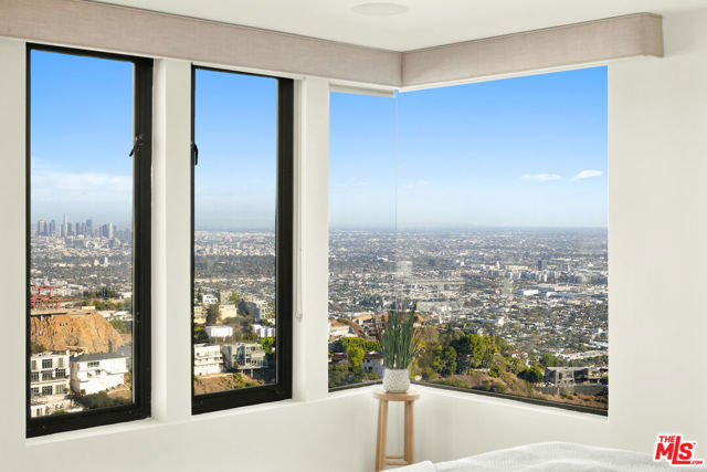 2231 Sunset Plaza Drive, Los Angeles CA: https://media.crmls.org/mediaz/5feb0b3e-a5b1-4cae-bb5b-a838b744f7b8.jpg