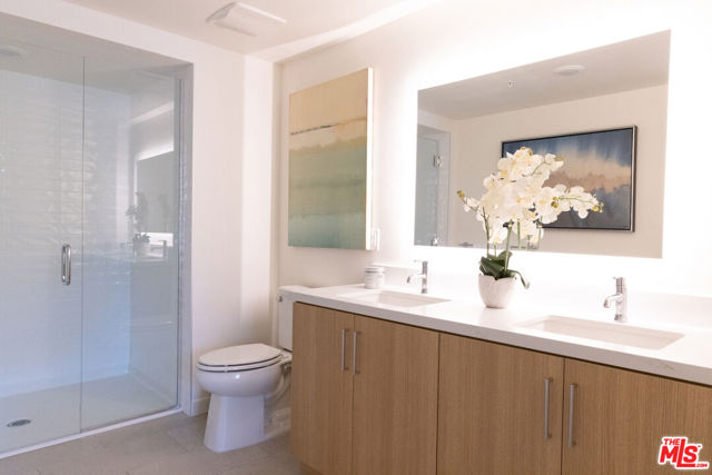 7566 W Sunset Boulevard, Los Angeles CA: https://media.crmls.org/mediaz/5febf818-e628-4887-a0cb-d7b06ed7af6b.jpg