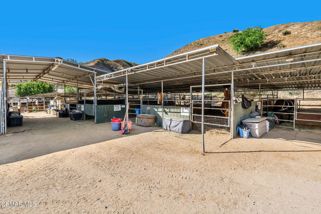 11270 Dominica Avenue, Lakeview Terrace CA: https://media.crmls.org/mediaz/5fec5196-b48c-42b2-9308-291e88730121.jpg