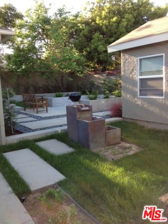 7311 Dunfield Avenue, Los Angeles CA: https://media.crmls.org/mediaz/5feca804-5eda-4be2-b62c-8b3db0197d7b.jpg