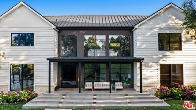 18762 Wells Drive, Tarzana CA: https://media.crmls.org/mediaz/5fececf8-f6f5-4bde-aab0-d1361cbdd729.jpg