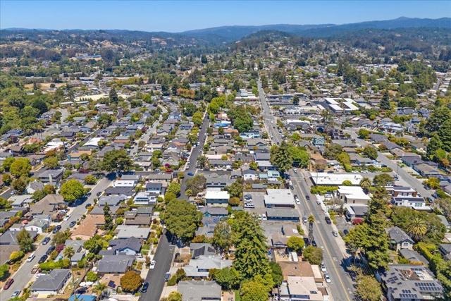 522 Oak Drive, Capitola CA: https://media.crmls.org/mediaz/5fed2a8f-bbdb-4cc4-aedd-493f72c5e352.jpg