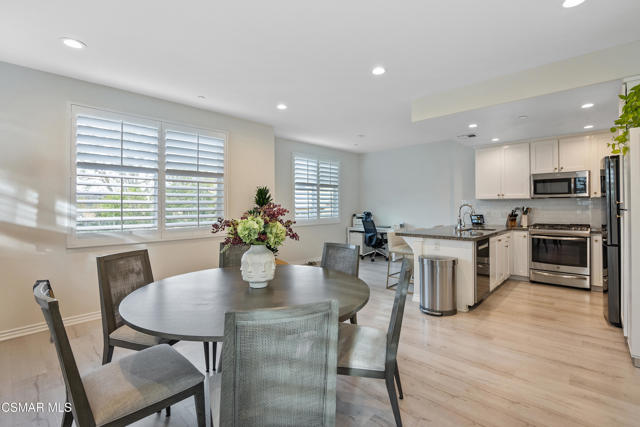 349 Newbury Vista Lane, Newbury Park CA: https://media.crmls.org/mediaz/5fed3387-2156-45b2-a441-5121ec8586cf.jpg