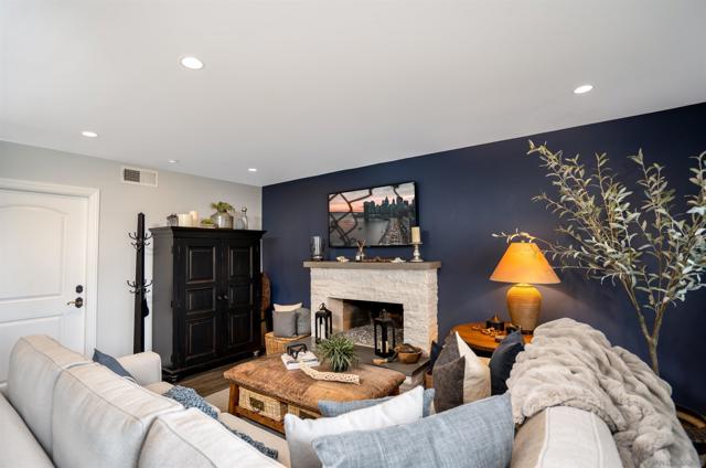 13349 Portofino Dr, Del Mar CA: https://media.crmls.org/mediaz/5fed7d63-723d-4ce4-a77b-9fc3020b9e89.jpg