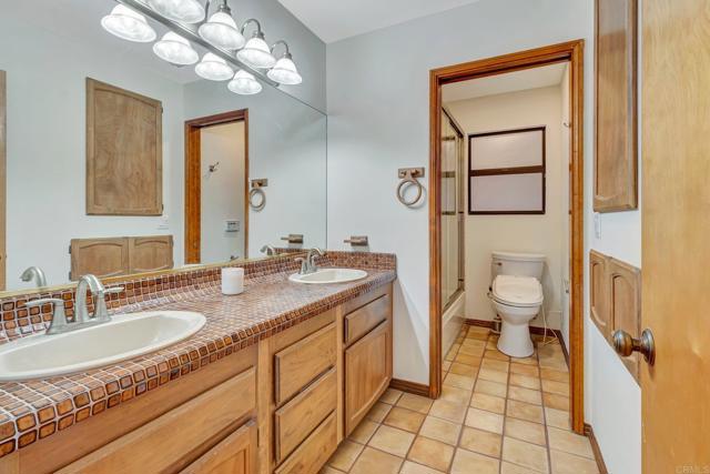 Detail Gallery Image 12 of 35 For 2702 Country Club Dr, Escondido,  CA 92029 - 4 Beds | 3 Baths