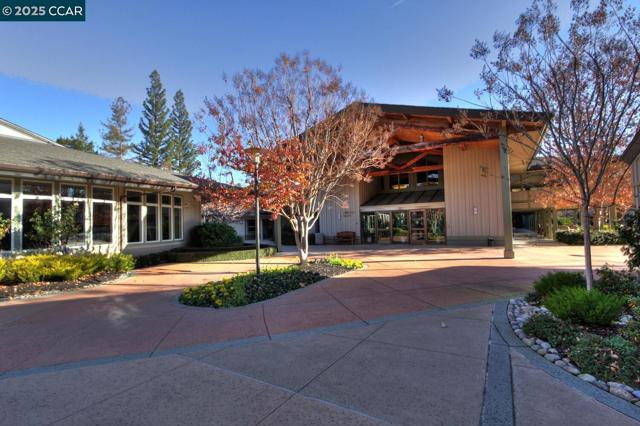 1244 Singingwood Ct., Walnut Creek CA: https://media.crmls.org/mediaz/5feeec07-8ab4-47ed-9ede-e05c13942650.jpg