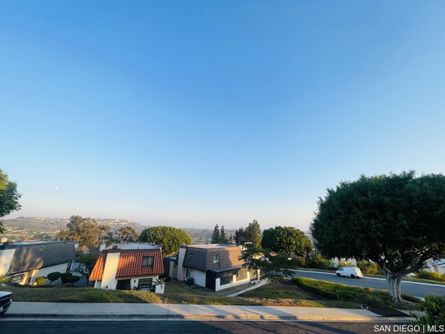 11512 Faisan WAY, San Diego CA: https://media.crmls.org/mediaz/5feef175-6a3a-490c-bcdd-72ff22b76b18.jpg