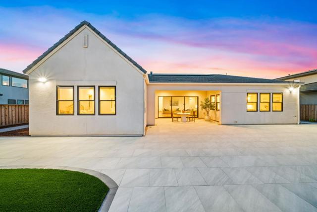 18312 Corte Simon, Morgan Hill CA: https://media.crmls.org/mediaz/5fef0d9c-f0f4-45d6-bdfe-c9e0f571408f.jpg