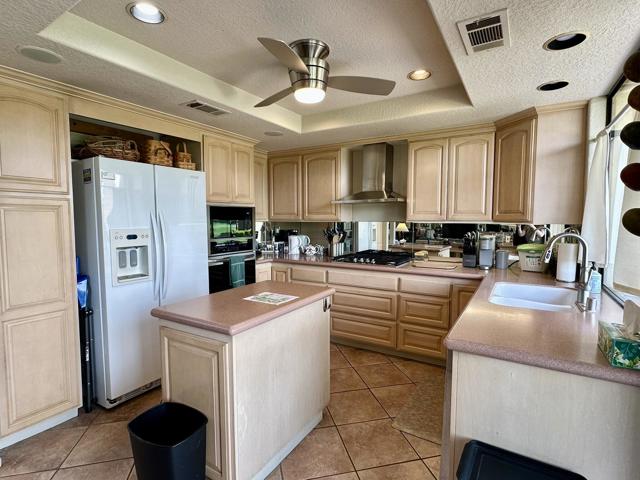 138 Gran, Palm Desert CA: https://media.crmls.org/mediaz/5fef968b-a398-4c9c-8348-031fd443aca0.jpg