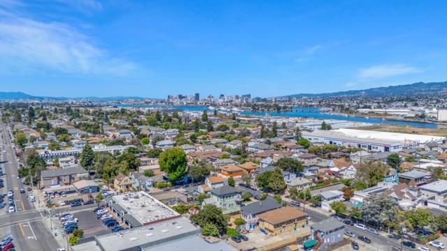 2310 Pacific Avenue, Alameda CA: https://media.crmls.org/mediaz/5ff01296-941e-4981-a847-5224ba1e7958.jpg