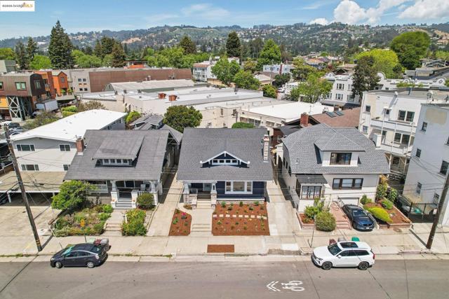 320 Forest St, Oakland CA: https://media.crmls.org/mediaz/5ff09c39-9fa5-46b5-bc93-250664b17608.jpg