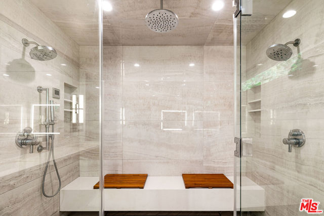 4961 Noeline Avenue, Encino CA: https://media.crmls.org/mediaz/5ff0ff92-5877-4ed6-bacd-b71c667e477b.jpg