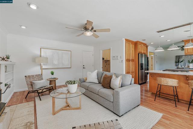 9597 Davona Dr, San Ramon CA: https://media.crmls.org/mediaz/5ff11692-96c5-4e6f-bc22-2cdbe835ca62.jpg