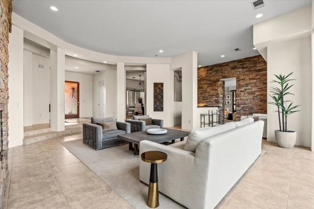 Image 24 of 43 For 50380 Via Serenidad