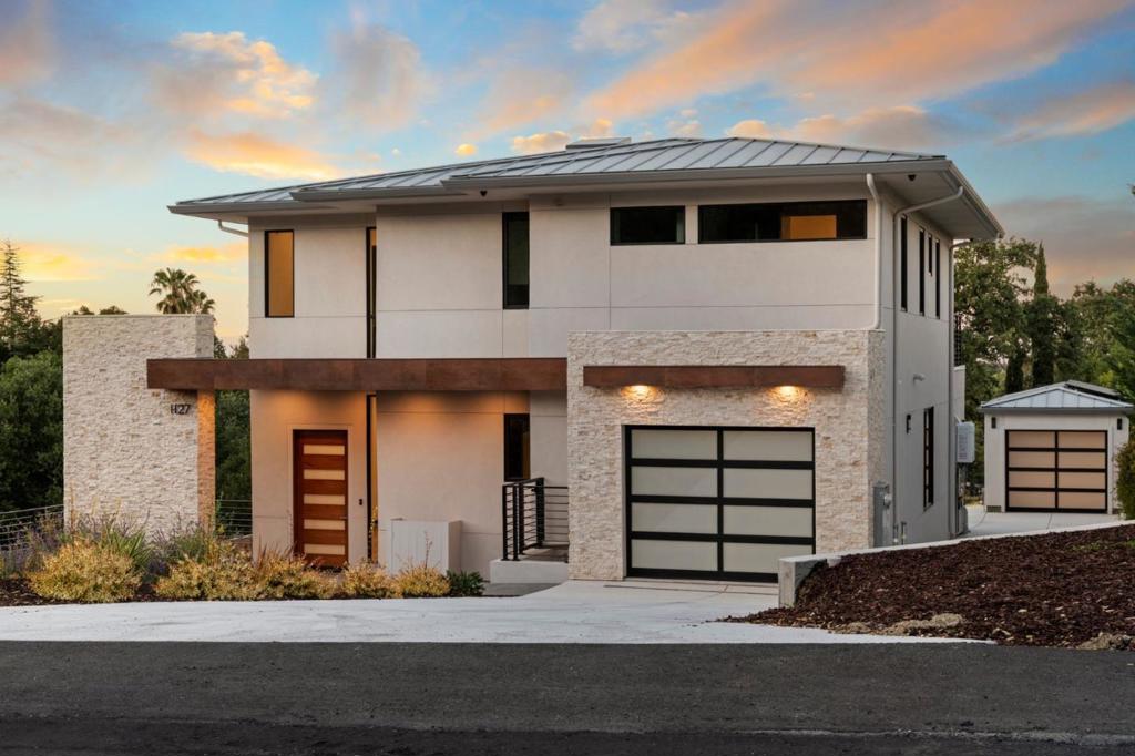 1127 Hillslope Place