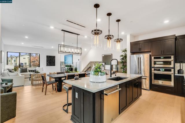 202 Stone Pine Terraces, Sunnyvale CA: https://media.crmls.org/mediaz/5ff24575-74ce-42b8-9c11-c9d55b247865.jpg