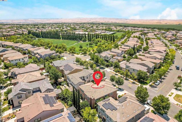 671 W Questa Trl, Mountain House CA: https://media.crmls.org/mediaz/5ff333d4-0536-4d11-adb5-2346c94dcb60.jpg