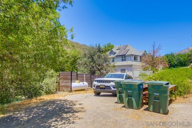 210 Frances Dr, El Cajon CA: https://media.crmls.org/mediaz/5ff4661c-35c0-4521-af03-30f34a0eae95.jpg