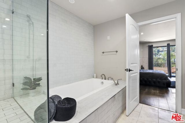 5940 Manola Way, Los Angeles CA: https://media.crmls.org/mediaz/5ff46cf4-75c8-4fd5-9c6b-9b762c84a167.jpg