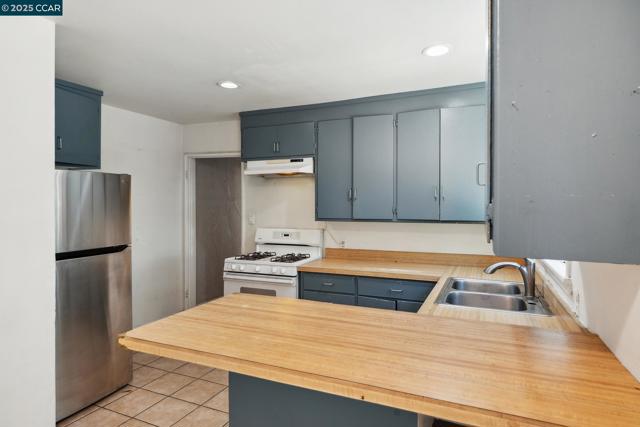1580 3rd Ave, Walnut Creek CA: https://media.crmls.org/mediaz/5ff47328-9f05-43ce-bfed-62772024a399.jpg