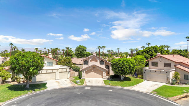 78748 Via Sonata, La Quinta CA: https://media.crmls.org/mediaz/5ff4e107-bb91-4e7d-ab75-15986cf525ff.jpg
