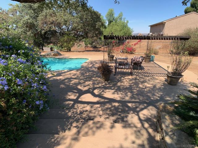 1445 Terracita Ln, Alpine CA: https://media.crmls.org/mediaz/5ff53724-9ca4-4abb-a765-f1e3278b0006.jpg