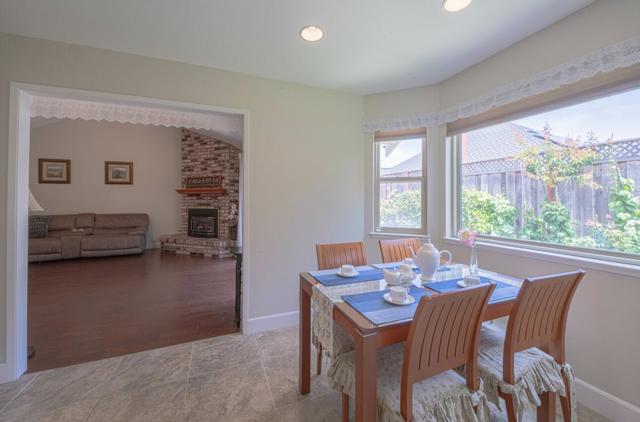 1121 Palo Alto Way, Salinas CA: https://media.crmls.org/mediaz/5ff5f896-39f6-48fa-84a4-3f08082c5cb2.jpg