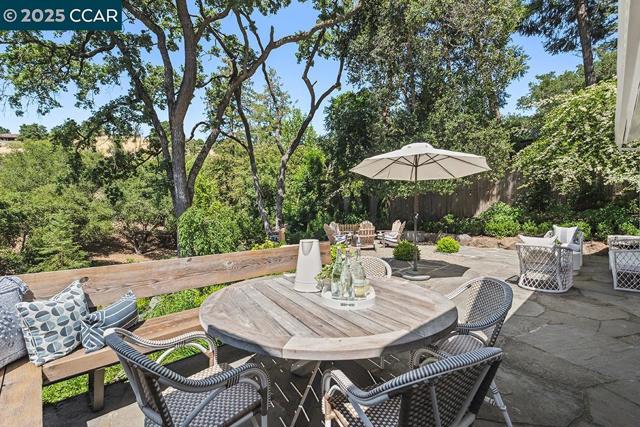 72 Davis Rd, Orinda CA: https://media.crmls.org/mediaz/5ff61dd5-bf3e-438b-ba47-b3d7c5fd93de.jpg